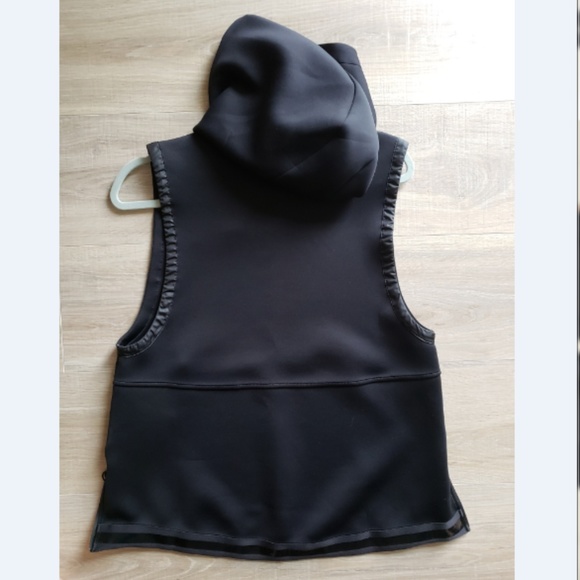 Under Armour Black Vest - Small - NWT - Picture 6 of 8